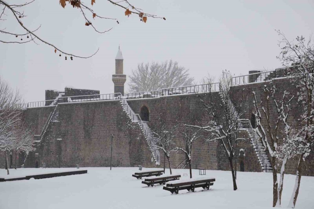 Beyaza Bürünen 10 Bin Yıllık Kent Dronla Görüntülendi