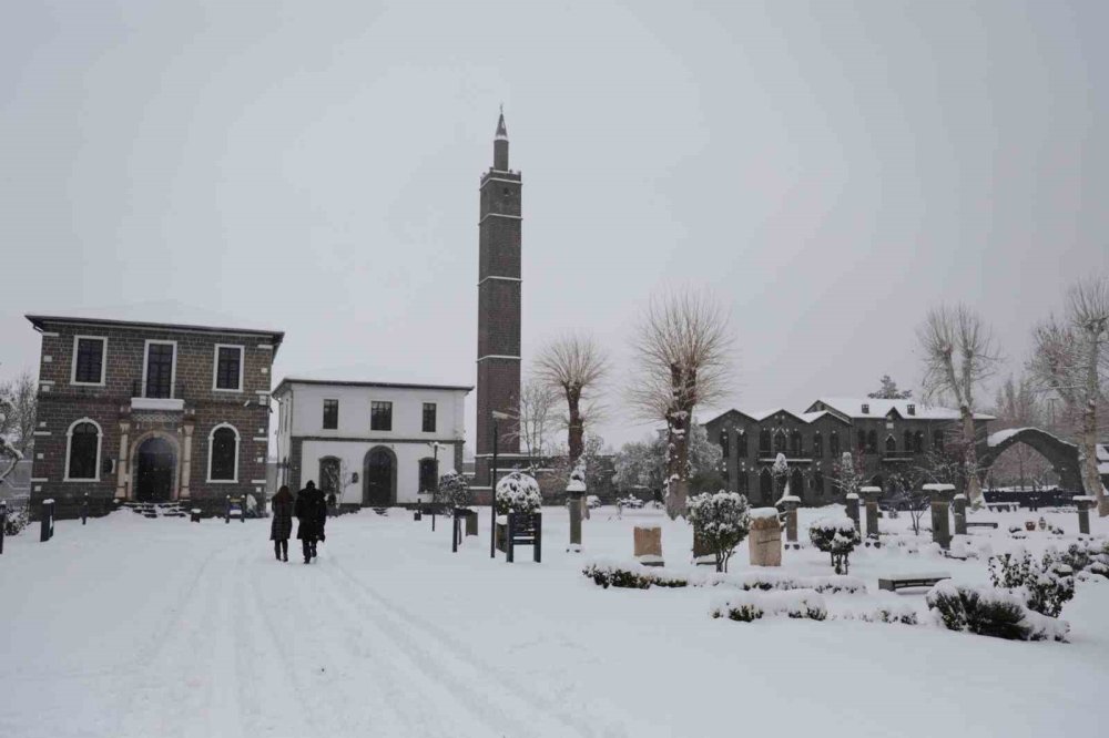 Beyaza Bürünen 10 Bin Yıllık Kent Dronla Görüntülendi