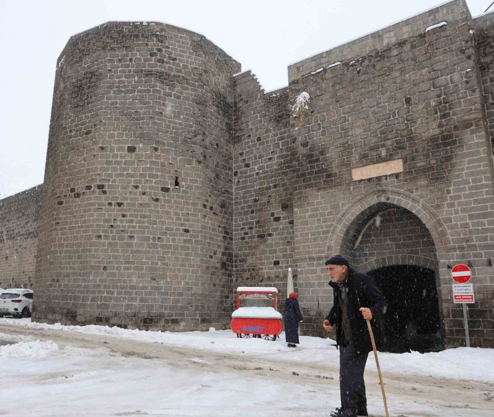 Beyaza Bürünen 10 Bin Yıllık Kent Dronla Görüntülendi