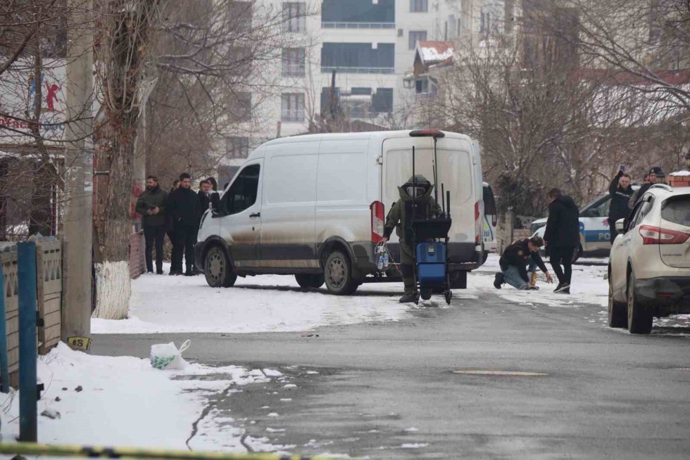 Iğdır’da Şüpheli Çanta Korkuttu, İçinden Çocuk Kıyafetleri Çıktı