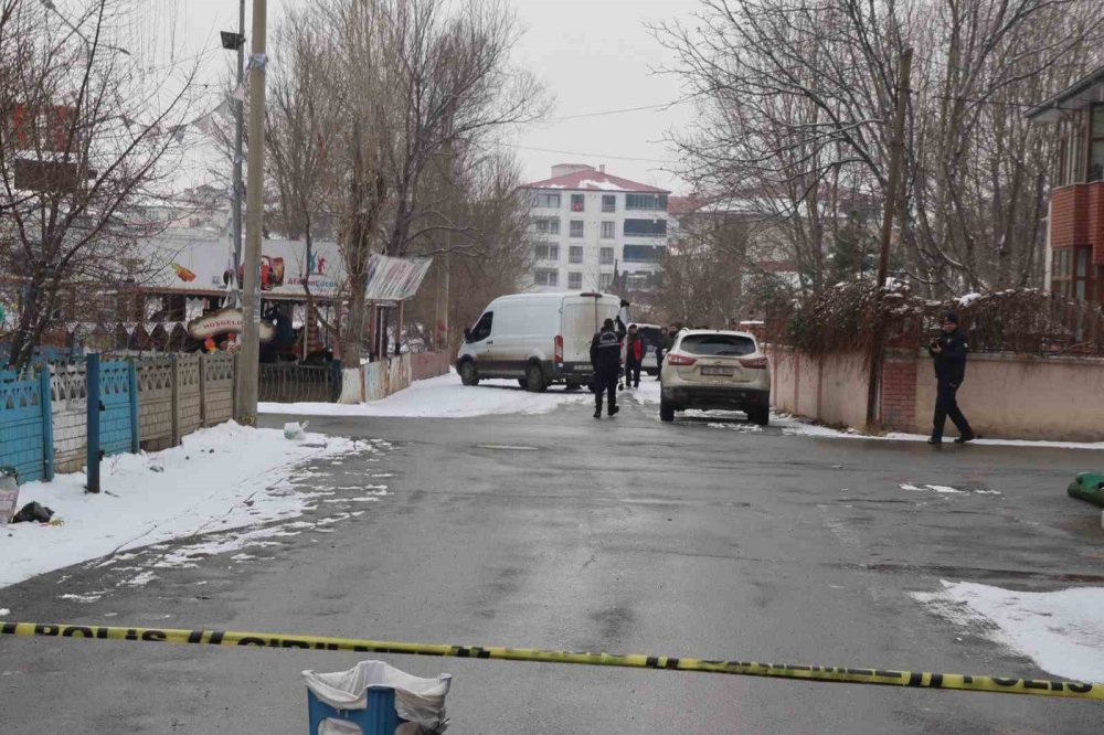 Iğdır’da Şüpheli Çanta Korkuttu, İçinden Çocuk Kıyafetleri Çıktı