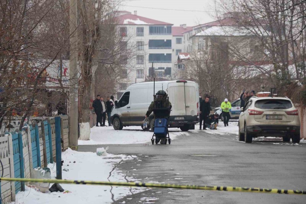 Iğdır’da Şüpheli Çanta Korkuttu, İçinden Çocuk Kıyafetleri Çıktı