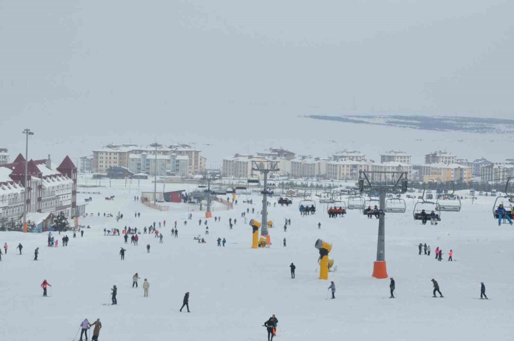 Kristal Karın Merkezi Sarıkamış’a Kayakseverlerden Yoğun İlgi