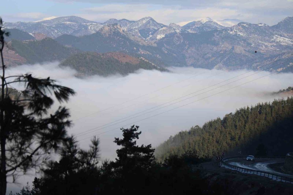 Adana’nın Feke İlçesinde Mest Eden Sis Manzarası