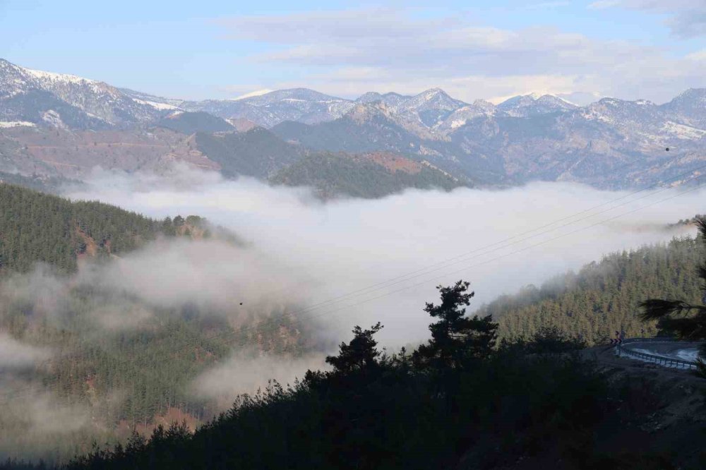 Adana’nın Feke İlçesinde Mest Eden Sis Manzarası