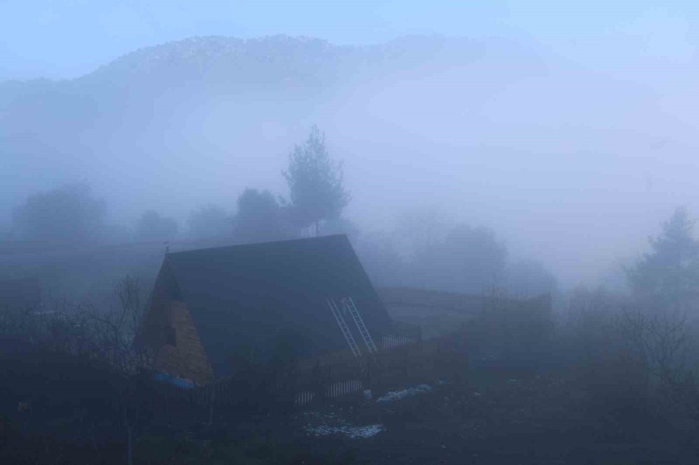 Adana’nın Feke İlçesinde Mest Eden Sis Manzarası