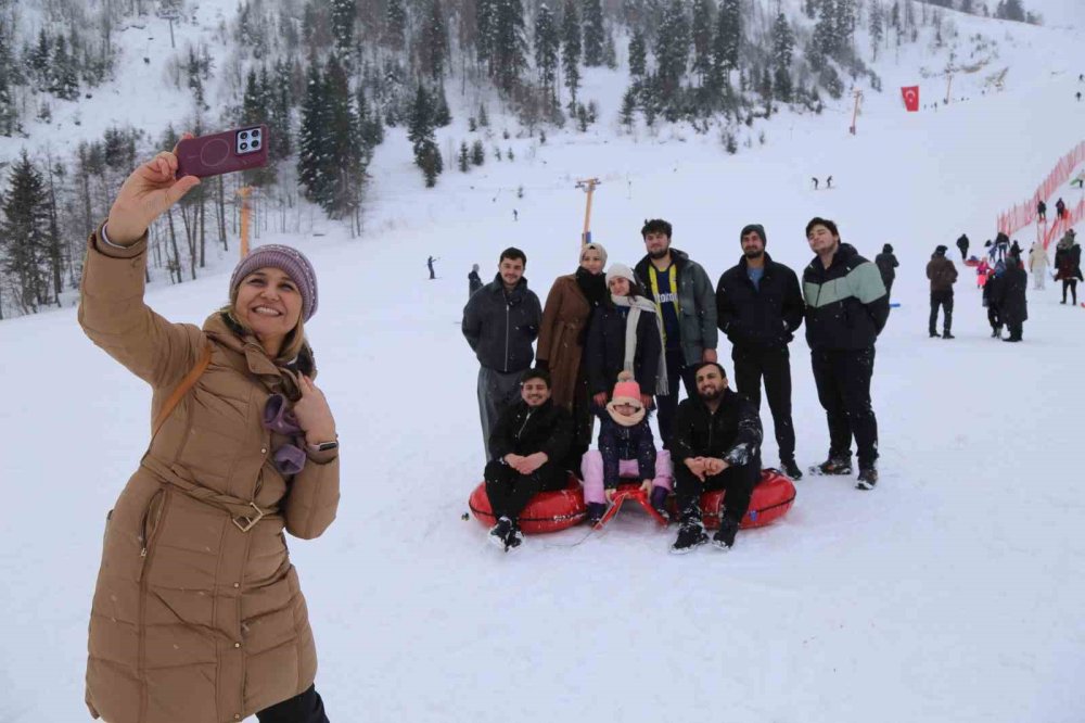 Artvin’de Kar Şenliği Renkli Görüntülere Sahne Oldu