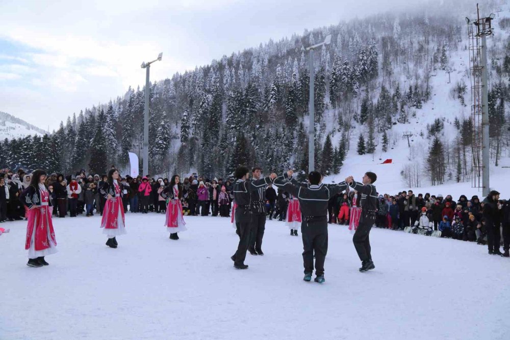 Artvin’de Kar Şenliği Renkli Görüntülere Sahne Oldu