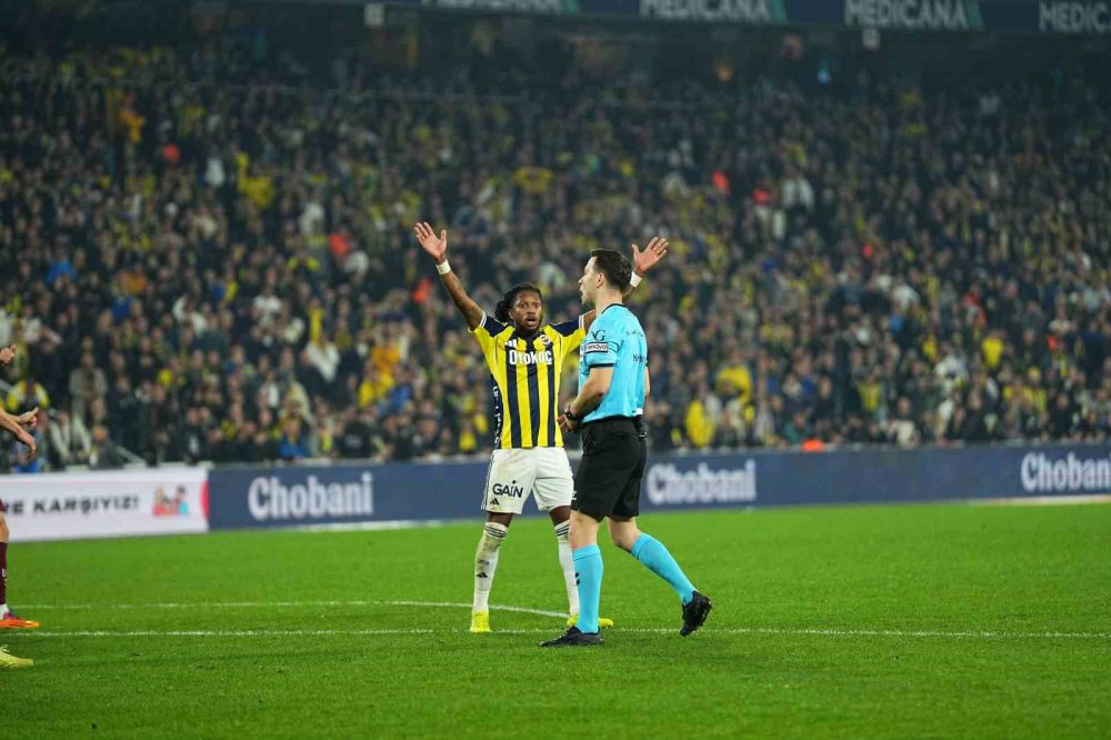 Fenerbahçe Kadıköy'de Takıldı.. Puan Farkı Yeniden Açıldı!