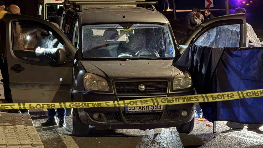 Yasak İlişki Yaşadığı Sevgilisini Boğazını Keserek Öldürdü