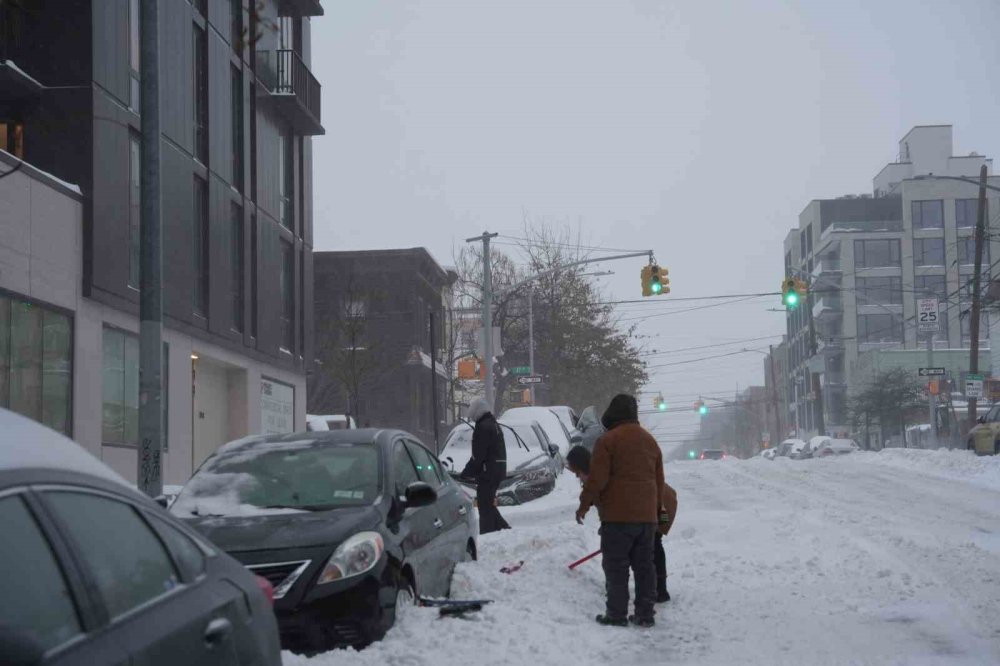 Abd’de Kar Fırtınası Kabusu Sürüyor: En Az 13 Bin Uçuş İptal Edildi, 953 Bin Kişi Elektriksiz Kaldı