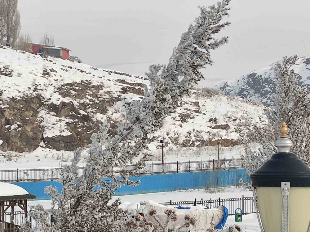 Ardahan Göle Eksi 20 Dereceyle Dondu
