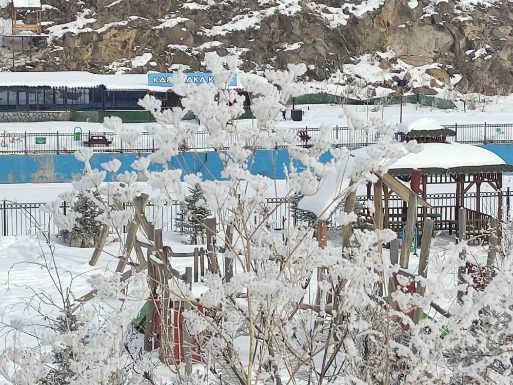 Ardahan Göle Eksi 20 Dereceyle Dondu