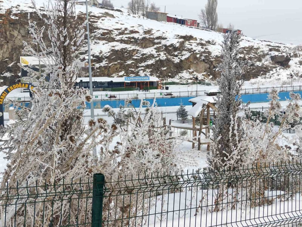 Ardahan Göle Eksi 20 Dereceyle Dondu