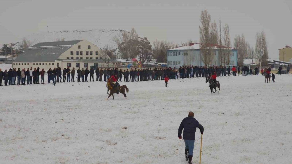Aşkale’de Cirit Coşkusu: Dostluk Müsabakası İlgiyle İzlendi