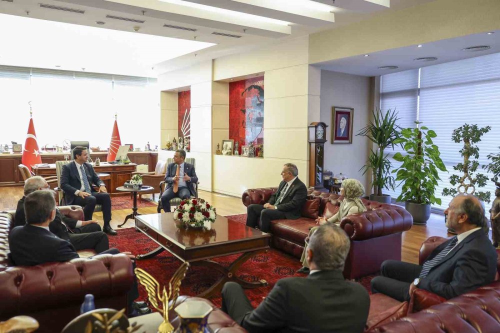 CHP Genel Başkanı Özel ile Saadet Partisi Genel Başkanı Arıkan Bir Araya Geldi