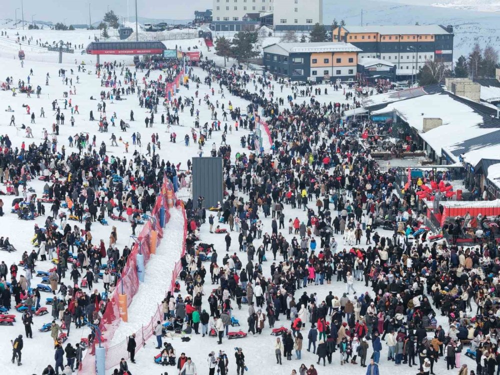 Erciyes Hafta Sonu 320 Bin Kişiyi Ağırladı