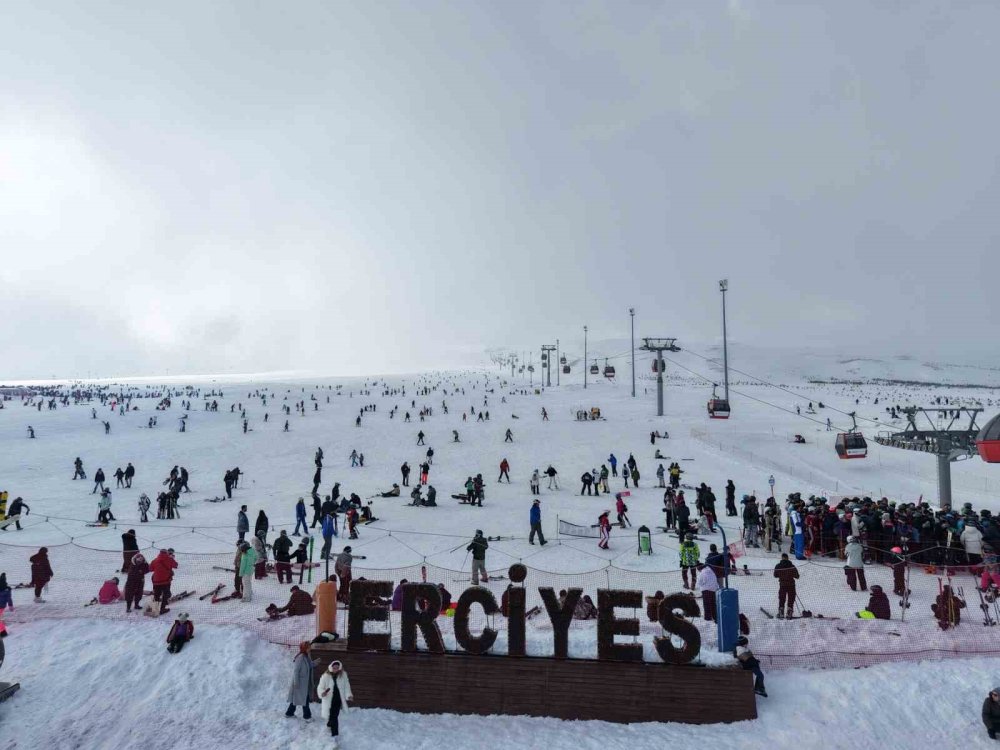 Erciyes Hafta Sonu 320 Bin Kişiyi Ağırladı