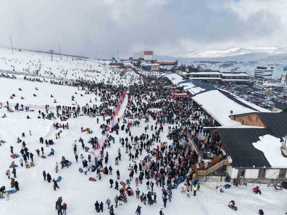 Erciyes Hafta Sonu 320 Bin Kişiyi Ağırladı
