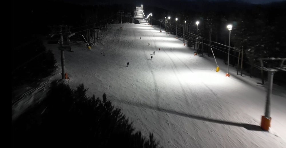 Kristal Karların Üzerinde Gece Mesaisi: Sarıkamış’ta Işıklar Altında Kayak Keyfi