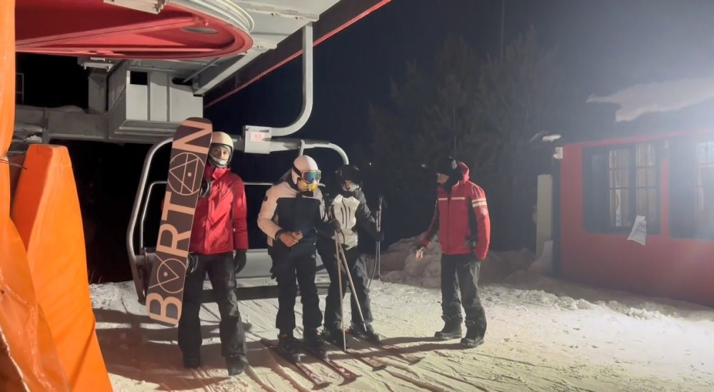 Kristal Karların Üzerinde Gece Mesaisi: Sarıkamış’ta Işıklar Altında Kayak Keyfi