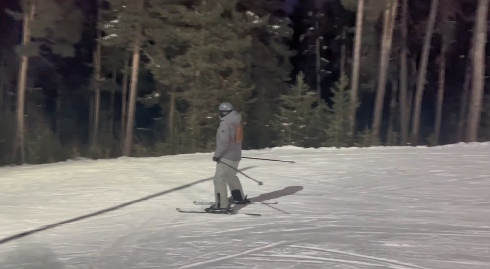 Kristal Karların Üzerinde Gece Mesaisi: Sarıkamış’ta Işıklar Altında Kayak Keyfi