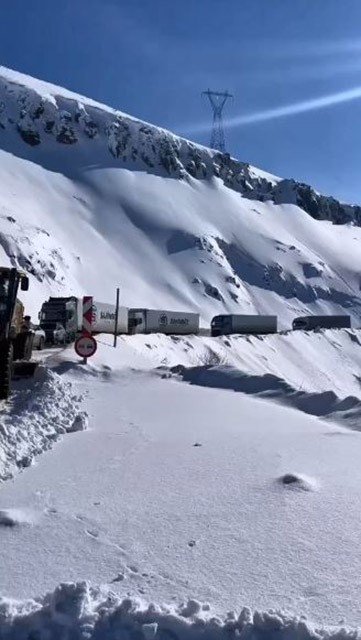 Sahara Geçidi’nde Buzlanma Kazaya Neden Oldu