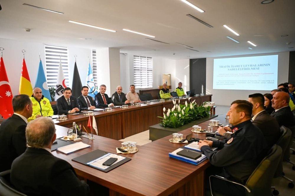 Yalova’da Trafik Levhaları Sadeleştirildi