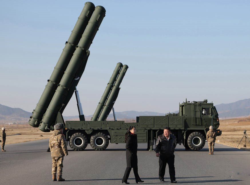 Kuzey Kore Büyük Kalibreli Çoklu Roketatar Sistemini Test Etti