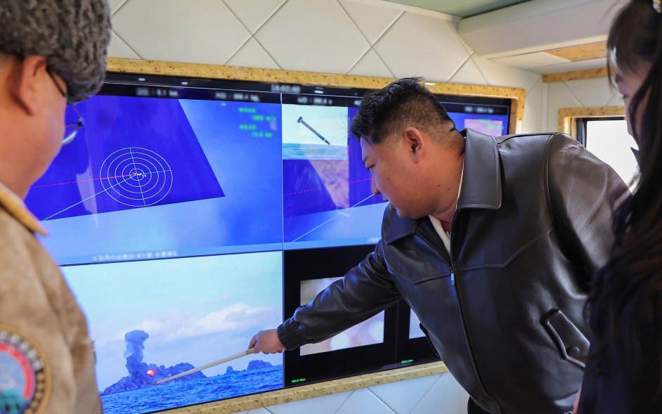 Kuzey Kore Büyük Kalibreli Çoklu Roketatar Sistemini Test Etti