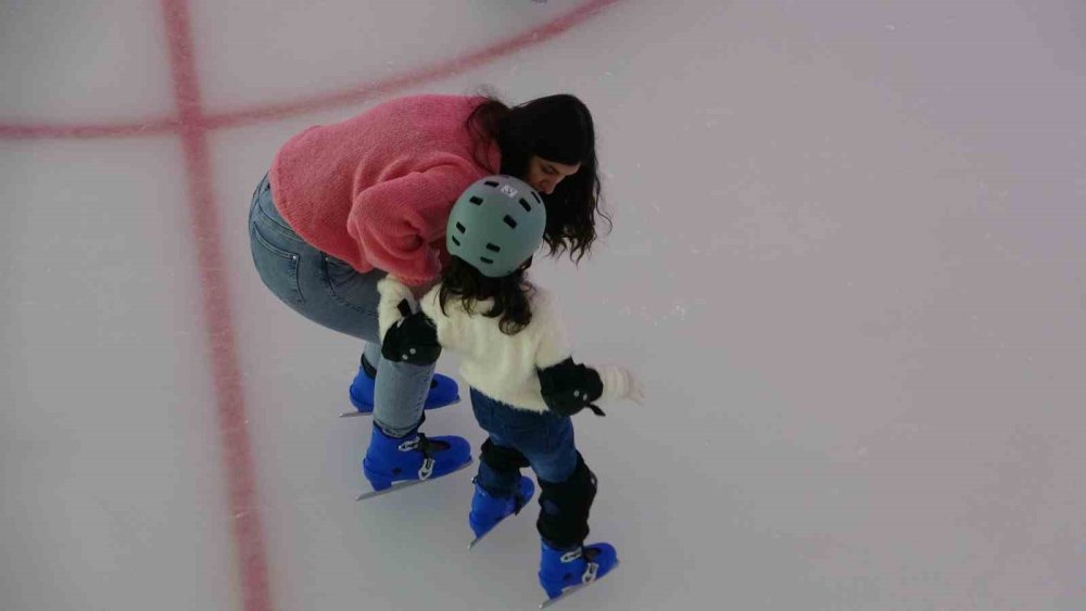 Buz Pateni Pisti Yarıyıl Tatilinde Çocukların Uğrak Noktası Oldu