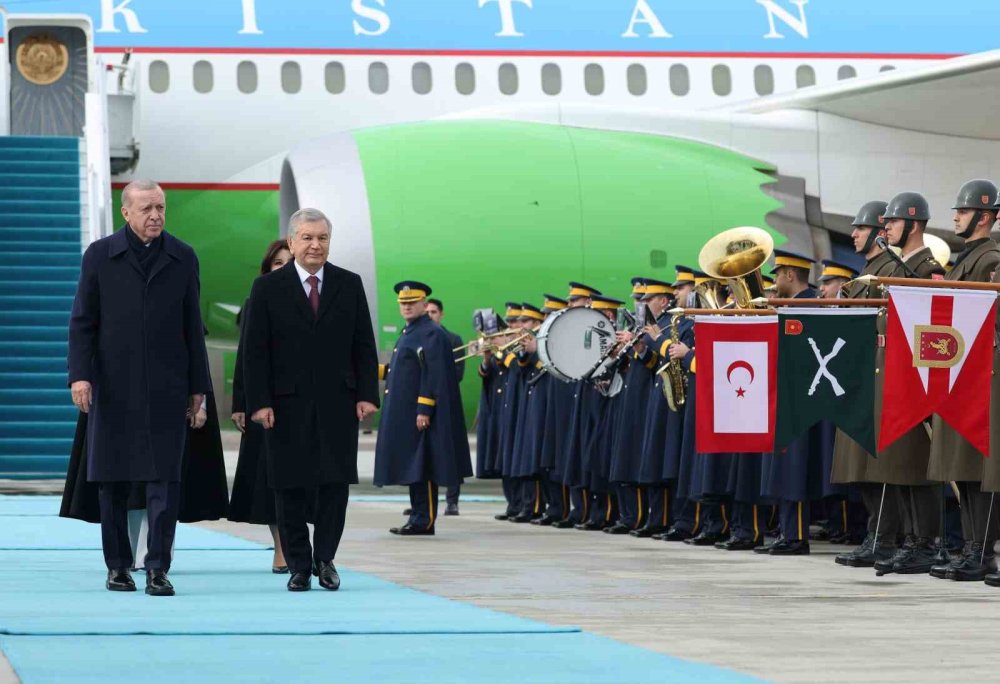 Cumhurbaşkanı Erdoğan, Özbekistan Cumhurbaşkanı Mirziyoyev’i Törenle Karşıladı