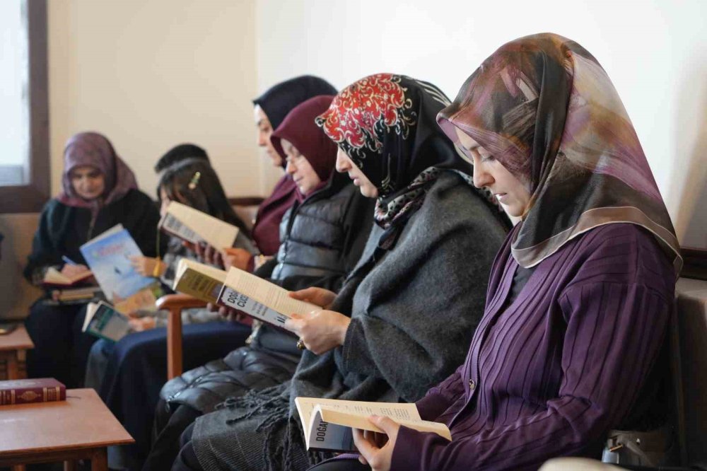 Erzurum’un Kitap Kurdu Ev Hanımları: Martin Eden’i De Okuyorlar İ̇lber Ortaylı’yı Da