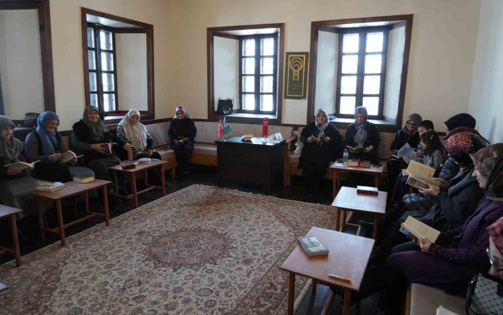 Erzurum’un Kitap Kurdu Ev Hanımları: Martin Eden’i De Okuyorlar İ̇lber Ortaylı’yı Da