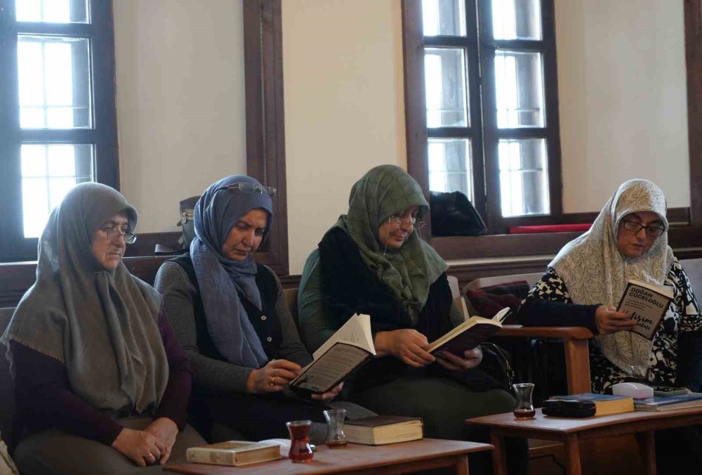 Erzurum’un Kitap Kurdu Ev Hanımları: Martin Eden’i De Okuyorlar İ̇lber Ortaylı’yı Da