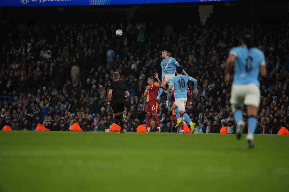 Galatasaray, Manchester'e Kaybetti Ama.. Şampiyonlar Ligi'nde Play-off Biletini Aldı!