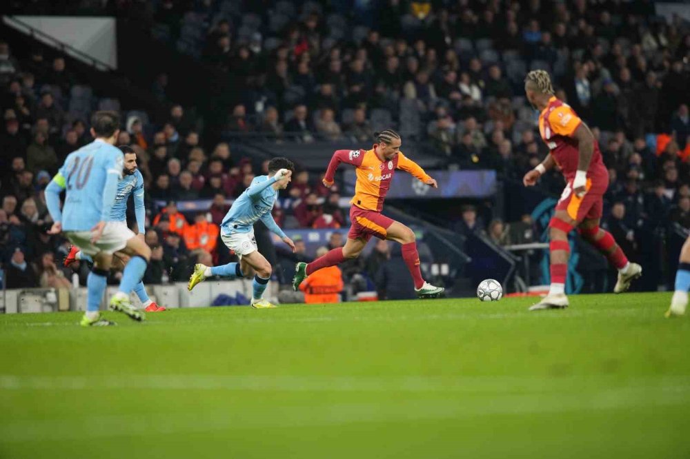 Galatasaray, Manchester'e Kaybetti Ama.. Şampiyonlar Ligi'nde Play-off Biletini Aldı!