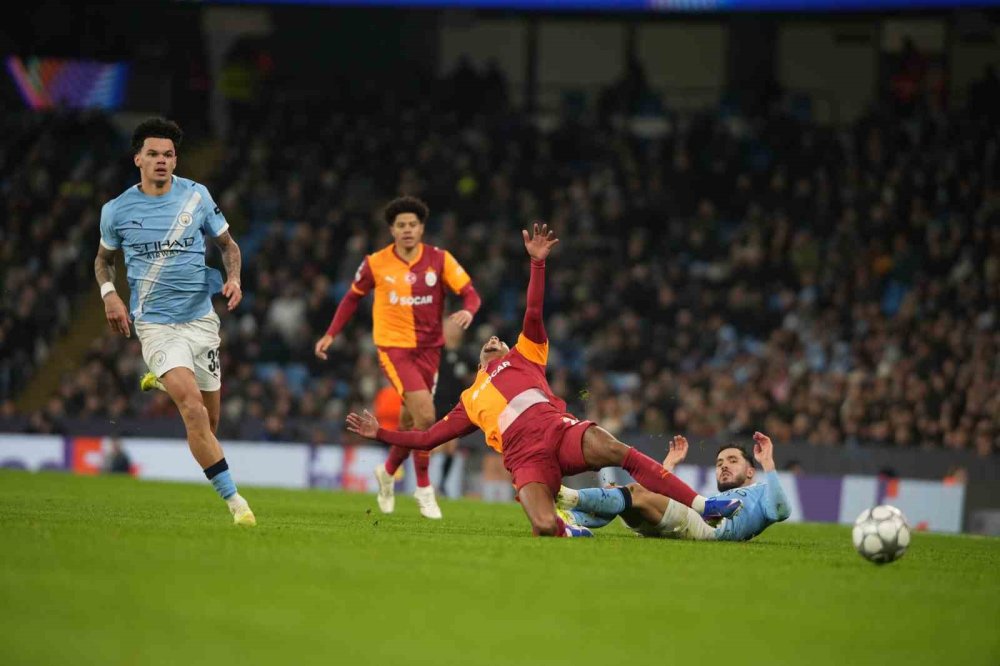 Galatasaray, Manchester'e Kaybetti Ama.. Şampiyonlar Ligi'nde Play-off Biletini Aldı!