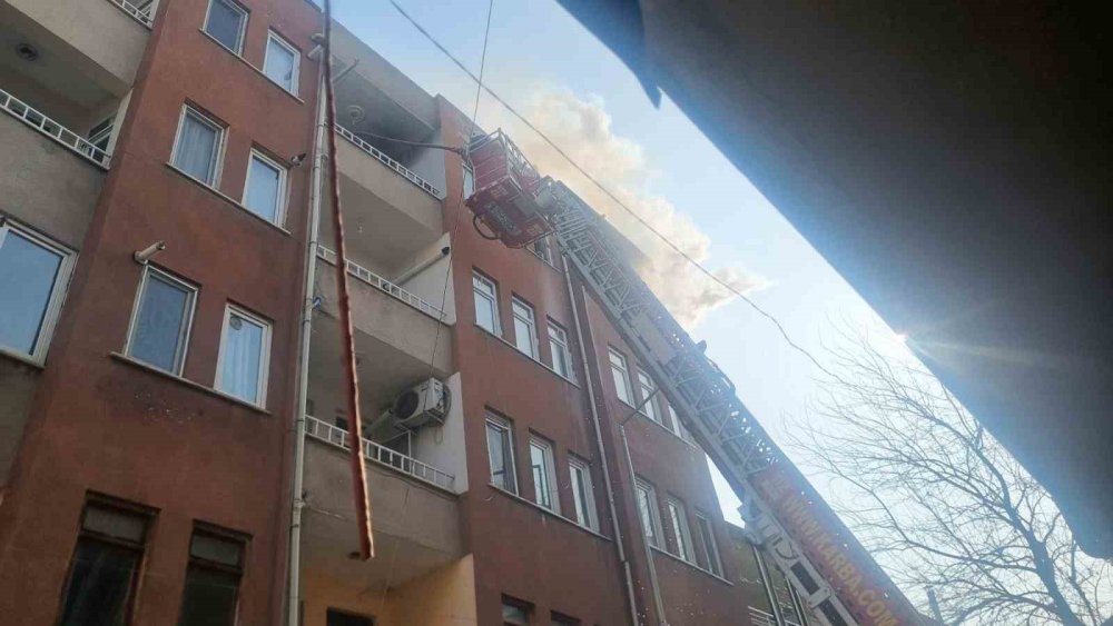 Iğdır’da İki Ayrı Yangın Korkuttu