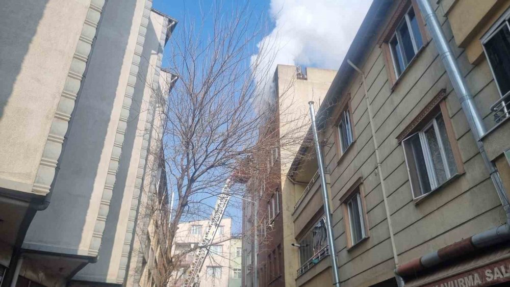 Iğdır’da İki Ayrı Yangın Korkuttu