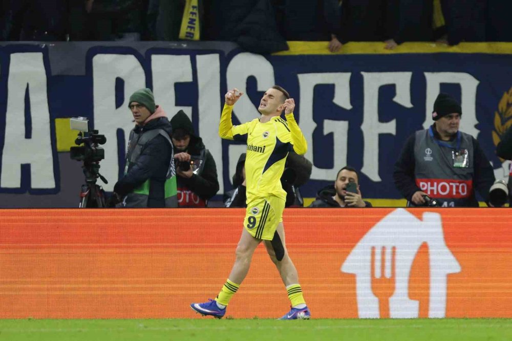 Fenerbahçe Bükreş’te Turladı.. Sarı-Lacivertliler Avrupa Ligi’nde Play-Off Biletini Aldı