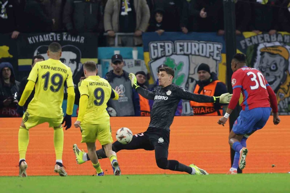 Fenerbahçe Bükreş’te Turladı.. Sarı-Lacivertliler Avrupa Ligi’nde Play-Off Biletini Aldı