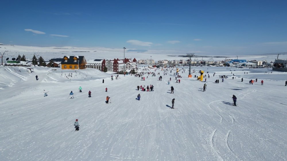 Sarıkamış Kayak Merkezi Doldu Taştı