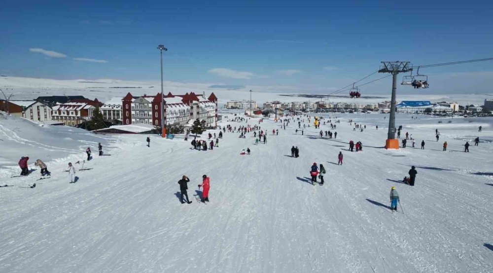 Sarıkamış Kayak Merkezi Doldu Taştı