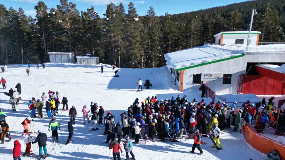 Sarıkamış Kayak Merkezi Doldu Taştı