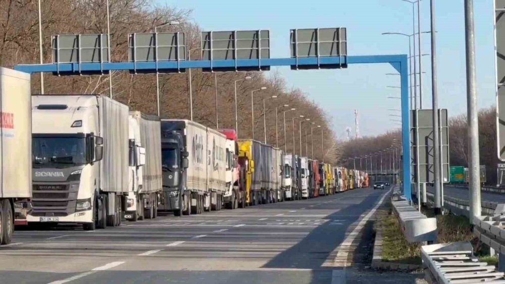 Schengen Protestosu AB Sınırlarını Kilitledi.. Yüzlerce TIR Günlerdir Beklemede!