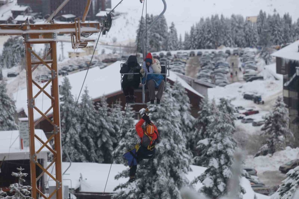 Uludağ’da Telesiyej Arızası: Mahsur Kalan Tüm Tatilciler Kurtarıldı