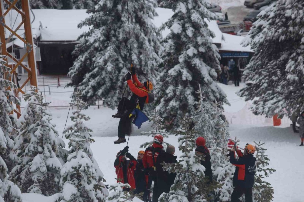Uludağ’da Telesiyej Arızası: Mahsur Kalan Tüm Tatilciler Kurtarıldı