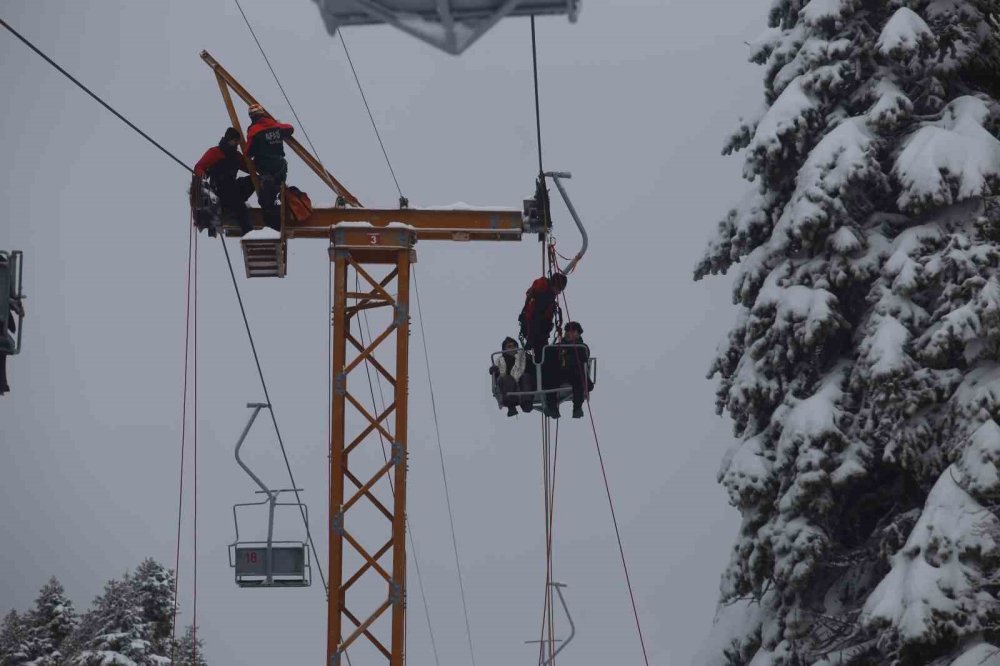 Uludağ’da Telesiyej Arızası: Mahsur Kalan Tüm Tatilciler Kurtarıldı
