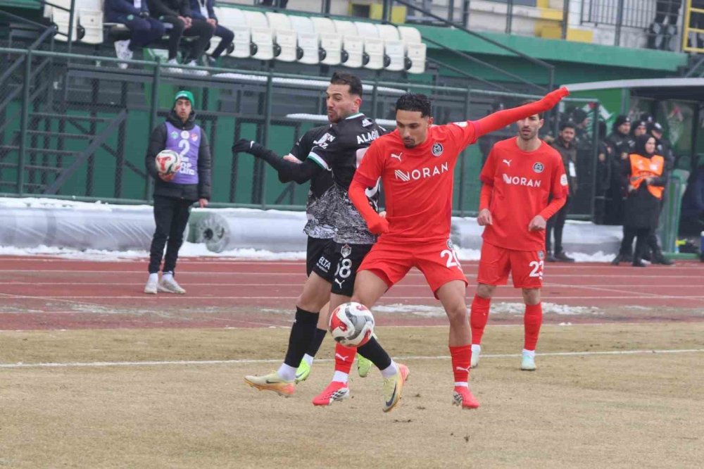 'Yeni Stadyum'da Golsüz Başlangıç.. Iğdır FK Sahasında Manisa FK'yı Konuk Etti!